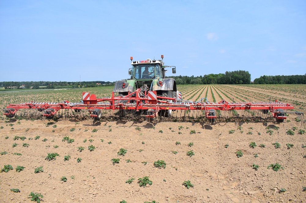 Duitse degelijkheid: De Horsch Cura 12 ST-wiedeg