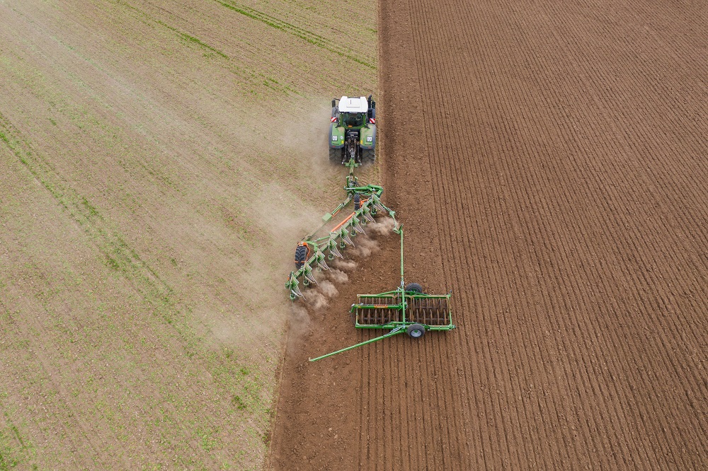 Nieuwe halfgedragen wentelploeg Tyrok 400 Onland van Amazone