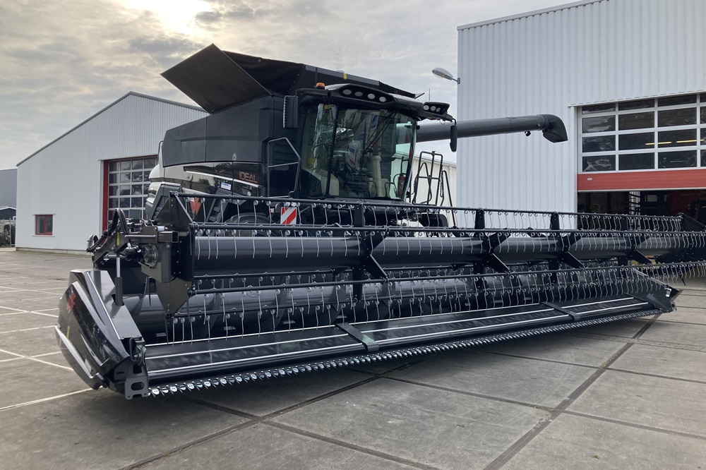 Eerste MF IDEAL-combine dorst op Zeeuwse akkers
