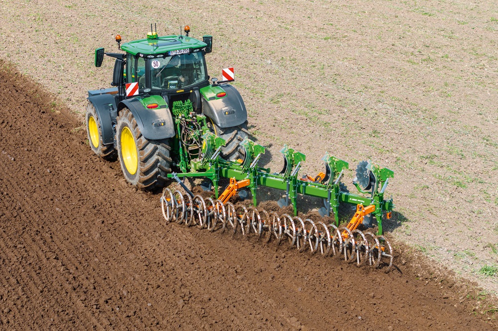 Amazone ploegen nu met geïntegreerde aanbouwpakker van VSS Agro