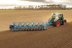 LEMKEN Diamant 18 met geïntegreerde vorenpakker