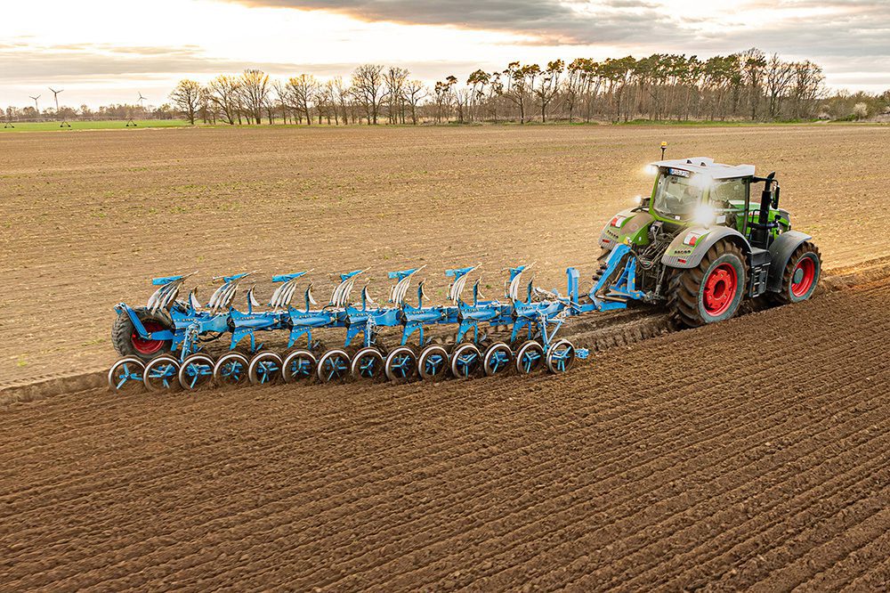 LEMKEN Diamant 18 met geïntegreerde vorenpakker