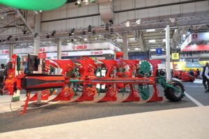 Kverneland introduceert i-Plough en toont Alentix-strooier