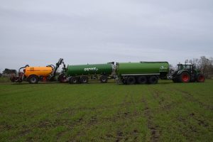 Mesttransport met Kumm en Kotte Garant