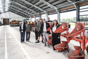 Nieuwe loods en slimme proefveldmaaier versterken graslandonderzoek in Vlaanderen